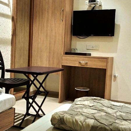 Hotel Ramniwas Jalgaon Экстерьер фото