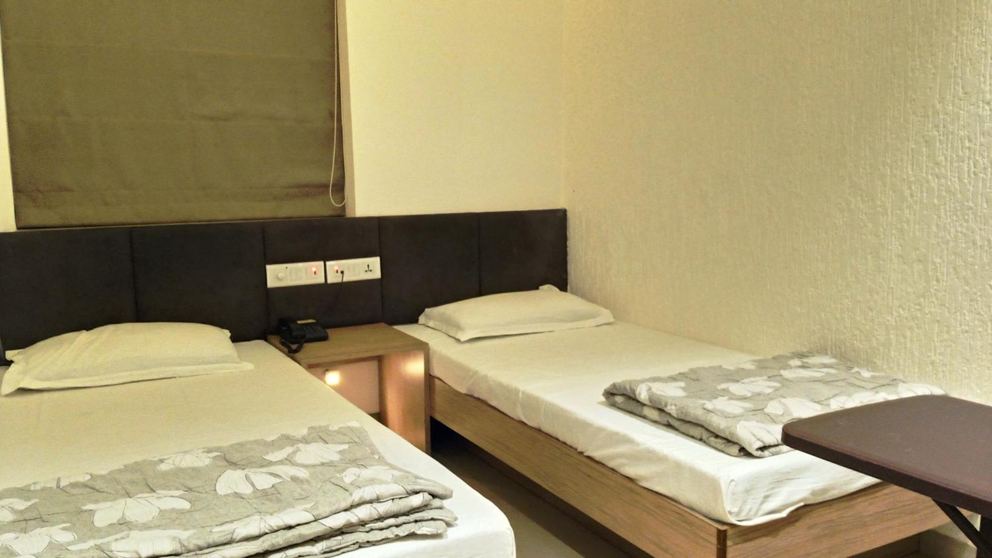 Hotel Ramniwas Jalgaon Экстерьер фото