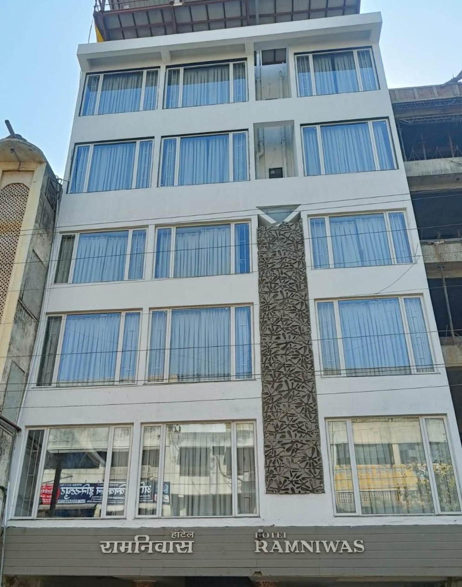 Hotel Ramniwas Jalgaon Экстерьер фото